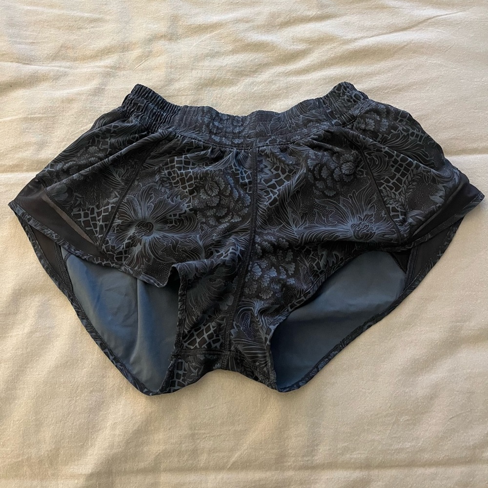LULULEMON HOTTY HOT SHORTS💙
